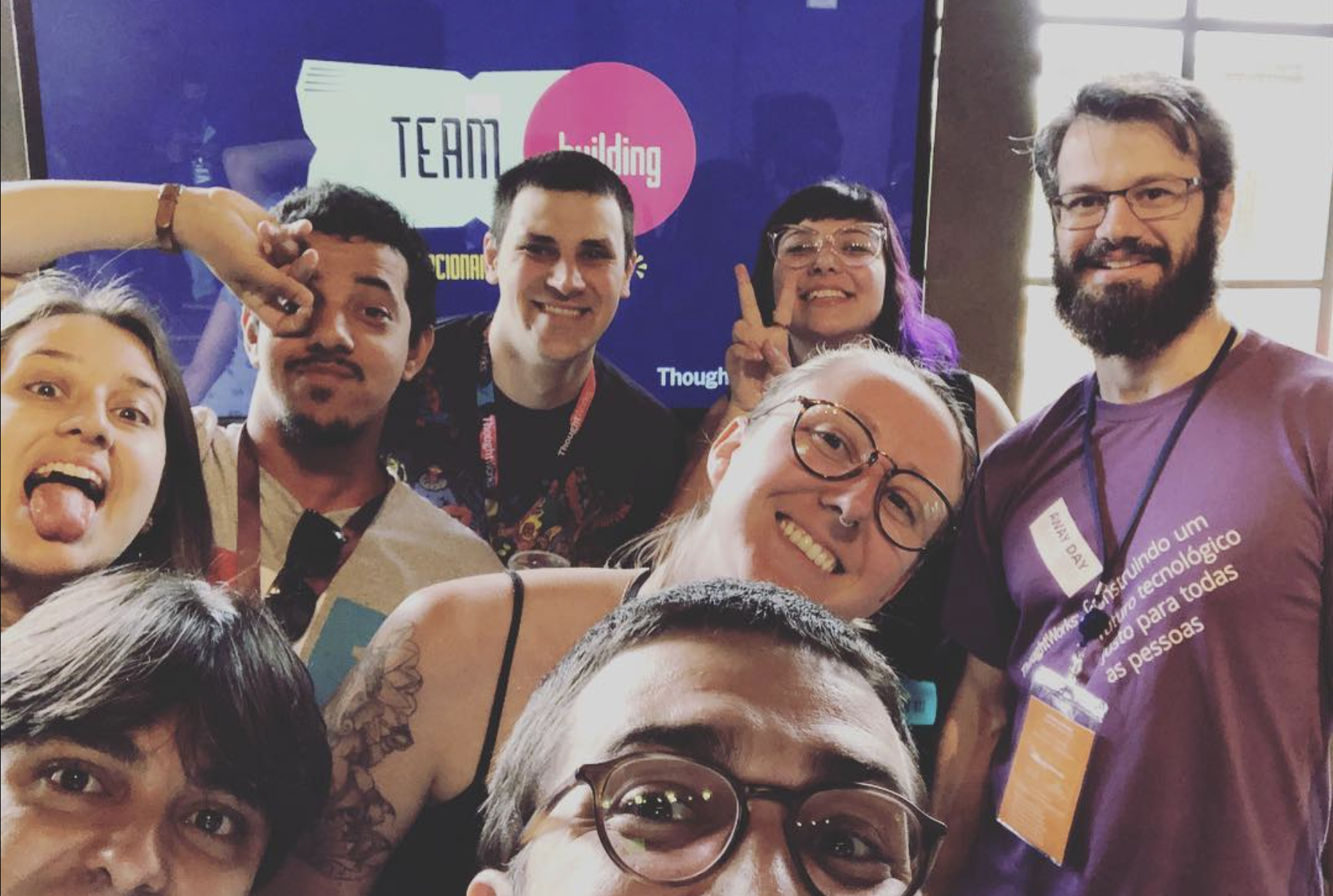Meu time conduzindo o team building no offsite do Brasil